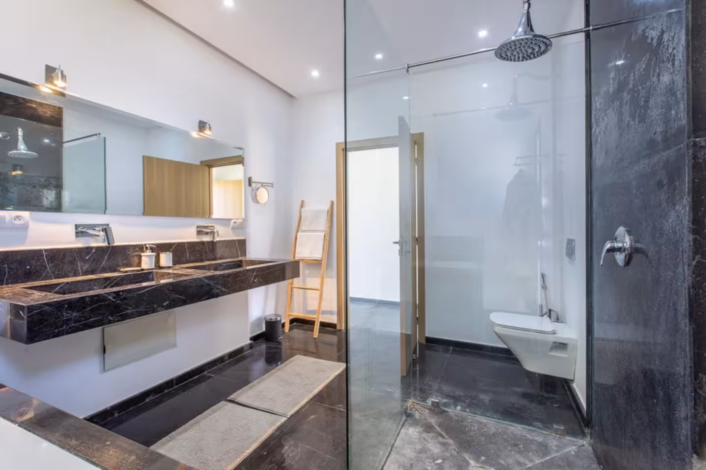 53051678-37b2-4310-8e0c-f7644e01080e