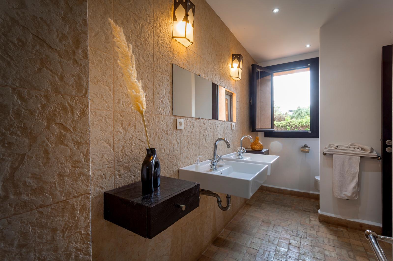 WhatsApp Image 2025-11-01 at 12.21.06 (2)